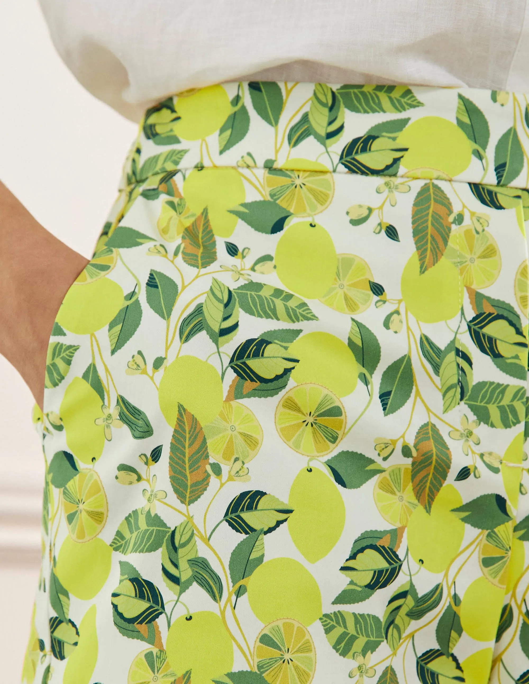 Pull On Shorts-Ivory. Lemon Vine